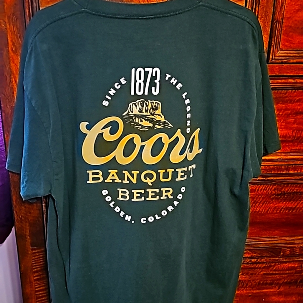 Men's sz large dark green Coors Banquet tshirt like new